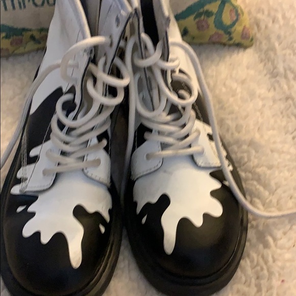 Boots - Picture 2 of 7